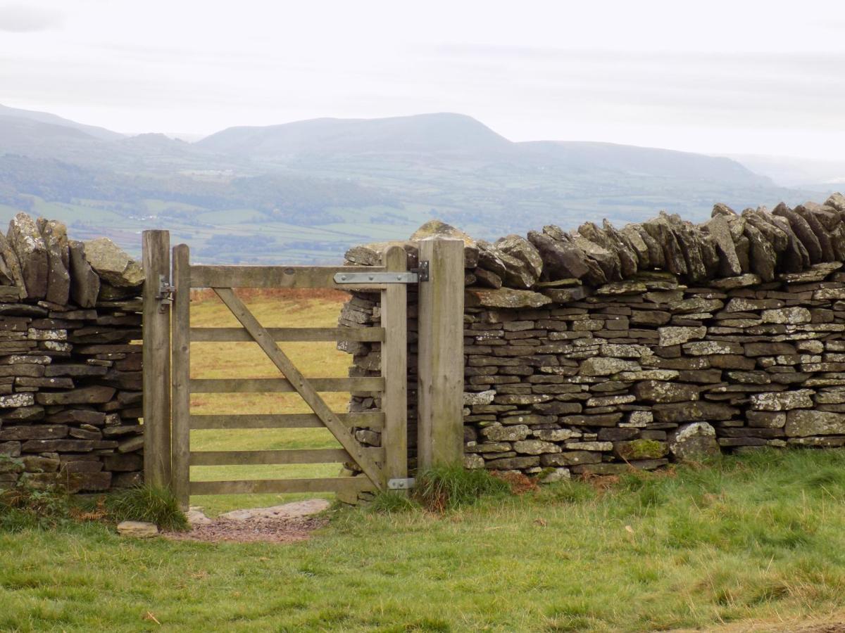 The Farmers Arms, Cwmdu 拉努辛 外观 照片