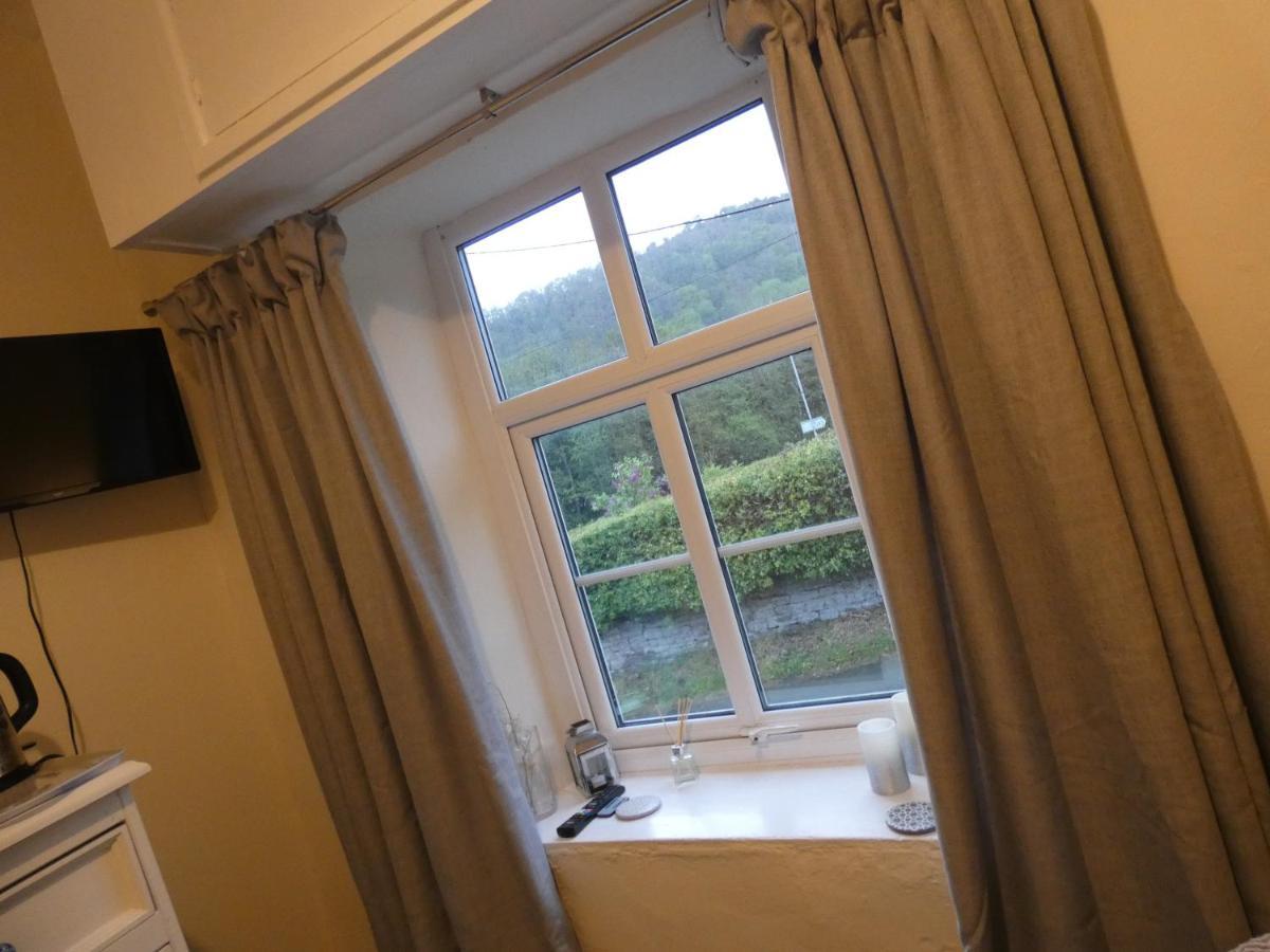 The Farmers Arms, Cwmdu 拉努辛 外观 照片