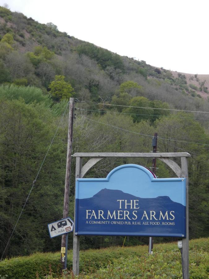 The Farmers Arms, Cwmdu 拉努辛 外观 照片